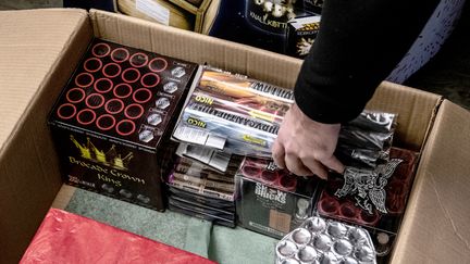 Du matériel pyrotechnique dans un magasin de Berlin (Allemagne), le 28 décembre 2018.&nbsp; (PAUL ZINKEN / DPA / AFP)