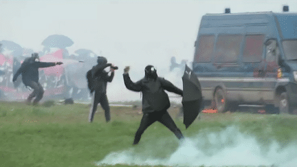 Manifestations contre les "méga-bassines" : la situation apaisée en début de soirée à Sainte-Soline