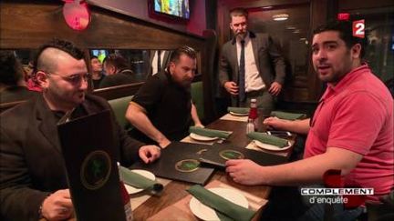 Gavin McInnes et ses&nbsp;"Proud Boys" de New York (FRANCE 2 / FRANCETV INFO)