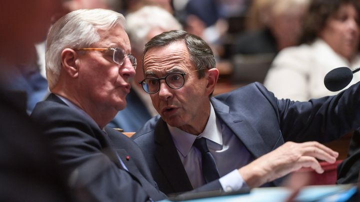 Le Premier ministre, Michel Barnier, et le ministre de l'Intérieur, Bruno Retailleau, le 2 octobre 2024, au Sénat, à Paris. (ISA HARSIN / SIPA)