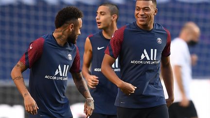 Neymar, Mbappé et Ruiz à l'entraînement, à Lisbonne (DAVID RAMOS / POOL)