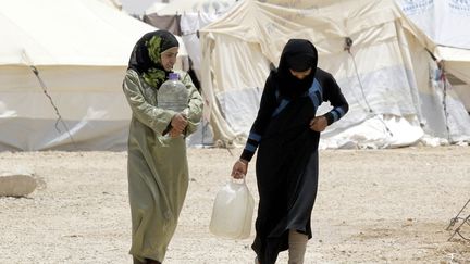 Un camp de r&eacute;fugi&eacute;s syriens, dans le nord de la Jordanie, &agrave;&nbsp;Zaatari, le 18 mai 2013. (KHALIL MAZRAAWI / AFP)