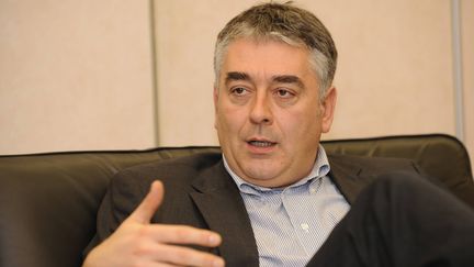 Gilles Bourdouleix, d&eacute;put&eacute;-maire UDI de Cholet (Maine-et-Loire), le 29 janvier 2010 dans son bureau. (MAXPPP)