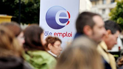 Rassemblement de salari&eacute;s de P&ocirc;le emploi, le 20 octobre 2009 &agrave; Caen (Calvados). (MYCHELE DANIAU / AFP)