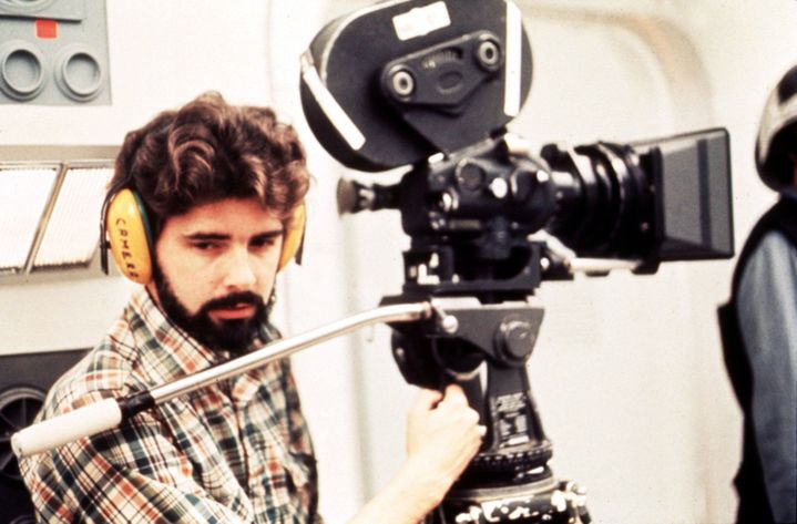 George Lucas sur le tournage de &quot;La Guerre des étoiles&quot; en 1975
 (Photo12.com - Collection Cinema / Photo12)