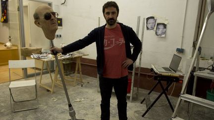 Le scuplteur espagnol  Eugenio Merino et son Franco punching-ball
 (PIERRE-PHILIPPE MARCOU / AFP)