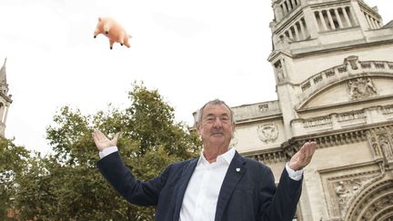 Nick Mason de Pink Floyd annonce l'exposition sur le groupe au Victor &amp; Albert Museum, le 31 août, avec un cochon gonflable.
 (Joel Ryan/AP/SIPA)