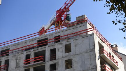 Immeuble en construction à Bourgoin-Jallieu, en Isère. (MOURAD ALLILI / MAXPPP)