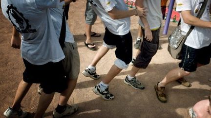 "Opération d'intégration" de première année dans une école d'ingénieurs, le 11 septembre 2008 à Lyon. (JEAN-PHILIPPE KSIAZEK / AFP)