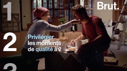 Accepter que l'autre s'isole, exprimer ses émotions, passer des moments de qualité ensemble... 3 conseils du psychiatre Guillaume Fond pour bien vivre le confinement en couple.