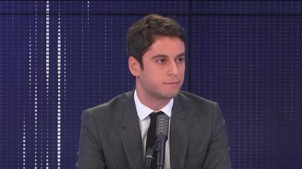 Gabriel Attal, le porte-parole du gouvernement, invité de franceinfo&nbsp;vendredi 5 mars 2021. (FRANCEINFO / RADIO FRANCE)