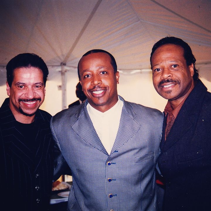 Edwin Hawkins (à droite) avec une autre légende du gospel Richard Smallwood (à gauche),&nbsp;et le rappeur MC Hammer (au milieu) à Washington dans les années 90. (ROBERT SHANKLIN)