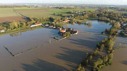 Vue aérienne du village de Blendecque dans le Pas-de-Calais le 11 novembre 2023. (ANTHONY BRZESKI / AFPTV)