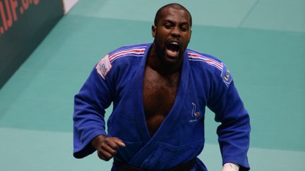 Teddy Riner laisse &eacute;clater sa joie apr&egrave;s sa victoire en finale des Mondiaux de Rio de Janeiro (Br&eacute;sil), le 31 ao&ucirc;t 2013.&nbsp; (VANDERLEI ALMEIDA / AFP)