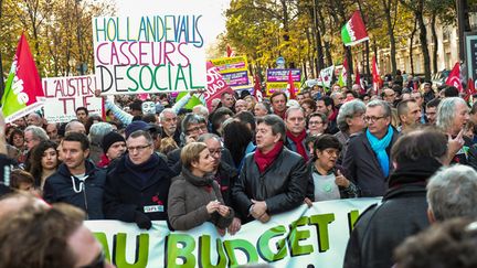 &nbsp; (Dans le cortège de la manifestation parisienne contre l'austérité et pour une alternative à la politique gouvernementale a l'appel des politiques et syndicats de gauche © Maxppp)