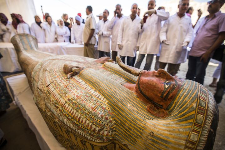 L'un des&nbsp;sarcophages découverts à Assasif, près de Louxor, dans la Vallée des rois, dévoilés&nbsp;le&nbsp;19 octobre 2019. (KHALED DESOUKI / AFP)