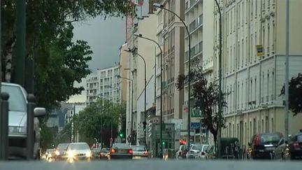 Trois jeunes juifs ont &eacute;t&eacute; agress&eacute;s dans cette rue de Villeurbanne, dans la banlieue de Lyon, le 2 juin 2012. (FTVI / FRANCE 2)