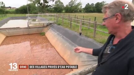 &nbsp;L'eau ressort de la station de traitement avec une couleur étrange, une couleur brune, en raison de la terre. (FRANCEINFO)