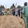 Les obsèques d'Ivan et Vadim, soldats tués lors de bombardements, à Loutsk, dans l'ouest de l'Ukraine, le 12 mars 2022.&nbsp; (SANDRINE ETOA-ANDEGUE / RADIO FRANCE)