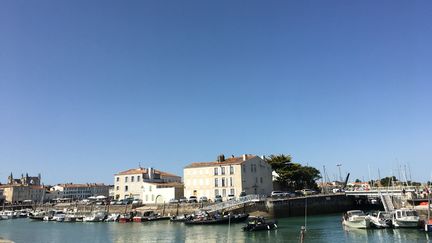 Le port de Saint-Martin de Ré, sur l'île de Ré (Charente-Maritime) le 12 juillet 2020 (DELPHINE-MARION BOULLE / FRANCE BLEU LA ROCHELLE / RADIO FRANCE)