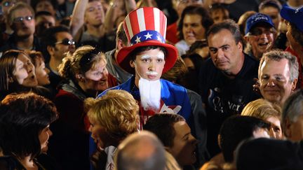 Un jeune supporter du candidat r&eacute;publicain Mitt Romney est d&eacute;guis&eacute; en "oncle Sam' lors d'un meeting &agrave; Defiance (Ohio), le 25 octobre 2012. (EMMANUEL DUNAND / AFP)