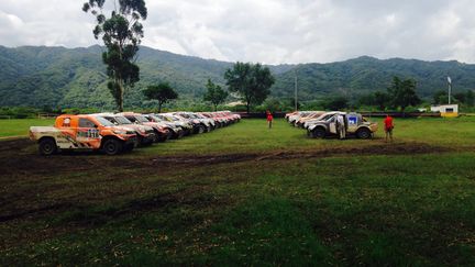 Le parc fermé des autos au bivouac de Jujuy