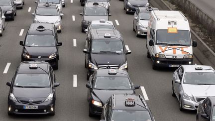 Des milliers de chauffeurs de taxis vont faire gr&egrave;ve, le 11 juin 2014, en France et en Europe.&nbsp; (THOMAS SAMSON / AFP)