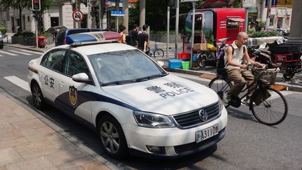 Une voiture de police à Shanghai (Chine), le 1er septembre 2015. (JENS KALAENE / DPA / AFP)