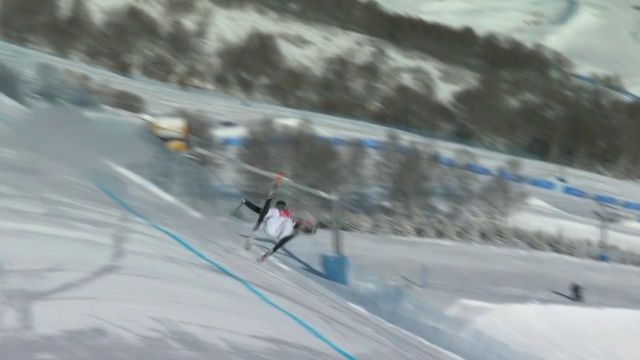 Médaillée d'argent en big air, Tess Ledeux réalise un mauvais départ pour sa deuxième épreuve, le slopestyle. Lors du premier run de qualifications, la skieuse tricolore chute durant son programme. Avec seulement 22,13 points, elle n'a plus qu'une seule chance de se qualifier pour la finale.