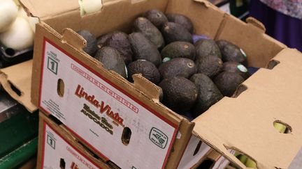 Un carton d'avocats mexicains. (ANNA-ROSE GASSOT / AFP)