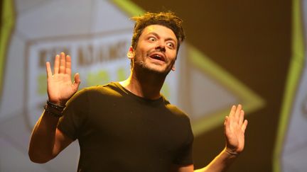 Kev Adams dans son dernier spectacle "Sois 10 ans" (FRED DOUCHET / MAXPPP)