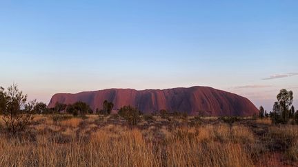 Le rocher d'Uluru, en Australie, le 25 octobre 2019. (STEFICA BIKES / REUTERS)