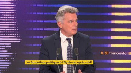 Fabien Roussel, numéro un du PCF, sur le plateau de franceinfo, le 10 décembre 2024. (FRANCEINFO)