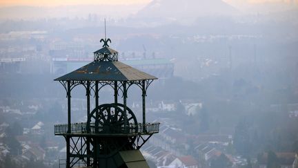 Le bassin minier du Nord-Pas de Calais&nbsp;offre un paysage remarquable fa&ccedil;onn&eacute; par trois si&egrave;cles (XVIIIe au XXe si&egrave;cle) d&rsquo;extraction du charbon : gares ferroviaires, infrastructure de transports, villages de mineurs...&nbsp; (PHILIPPE HUGUEN / AFP)