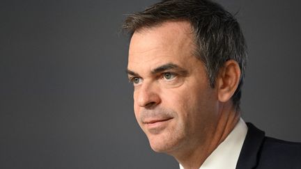 Le porte-parole du gouvernement, Olivier Véran, le 26 juillet 2023 à Paris. (BERTRAND GUAY / AFP)