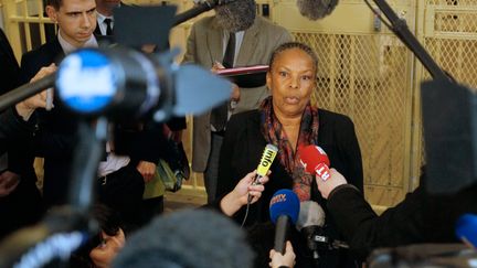 La ministre de la Justice, Christiane Taubira, s'exprime devant la presse, depuis la prison de Fresnes, le 13 janvier 2015. (MATTHIEU ALEXANDRE / AFP)