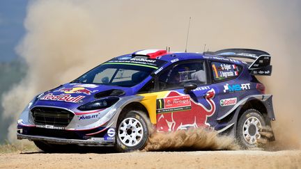 Sébastien Ogier à l'attaque avec sa Ford Fiesta (MIGUEL RIOPA / AFP)