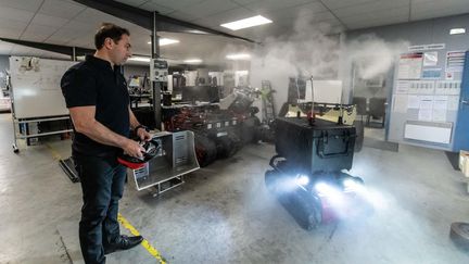 La societe Shark Robotics a mis au point un robot pour desinfecter a distance, le 21 mars 2020. (XAVIER LEOTY / MAXPPP)