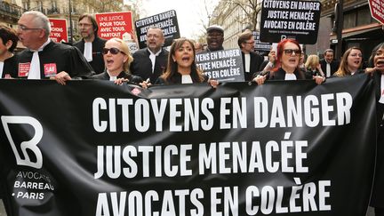 Des avocats protestent contre le projet de réforme de la Justice, le 11 avril 2018. (SEVGI/SIPA)