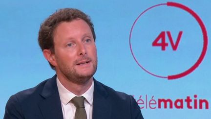 Clément Beaune, le ministre délégué chargé des Transports, est l'invité des "4 Vérités" sur France 2, jeudi 25 août. (FRANCE 2)