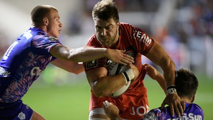 Facundo Isa (Toulon) s'infiltre sur la défense du Stade Français en Top 14 au Stade Mayol, le 19 septembre 2021. (NICOLAS TUCAT / AFP)