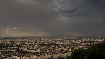 Des orages frappent Lyon (Rhône), le 6 juillet 2019.&nbsp; (MAXPPP)