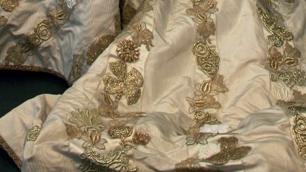 Détail d'une traîne de robe de mariée
 (Musée du Costume et de la Dentelle de Bruxelles)