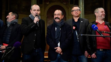 Laurent Berger (CFDT) et Philippe Martinez (CGT) à la Bourse du Travail, à Paris, le 10 janvier 2023. (JULIEN DE ROSA / AFP)