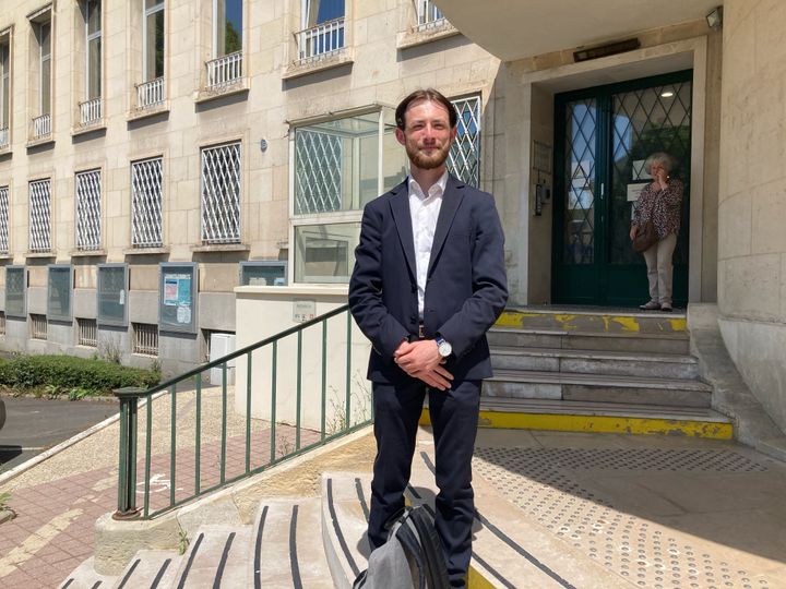 Noé Gauchard, candidat de la Nouvelle union populaire, écologiste et sociale (Nupes), dans la sixième circonscription du Calvados aux élections législatives de juin 2022. (VICTORIA KOUSSA / RADIO FRANCE)