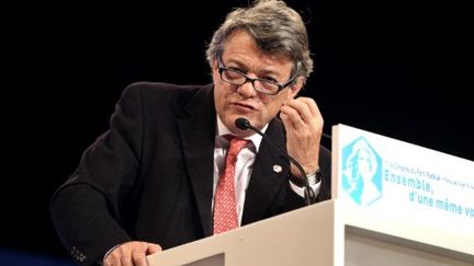 Le président du Parti radical Jean-Louis Borloo prononce un discours à Paris, face à ses militants, le 15 mai 2011. (AFP - Pierre Verdy)