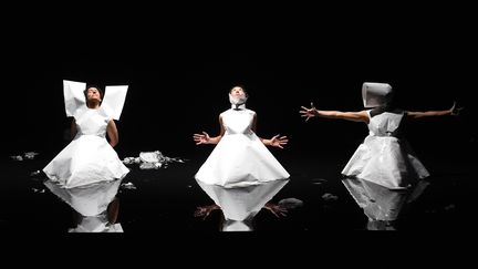 Des danseurs rep&egrave;tent avant leur repr&eacute;sentation au festival d'Avignon, le 19 juillet 2014. (ANNE-CHRISTINE POUJOULAT / AFP)