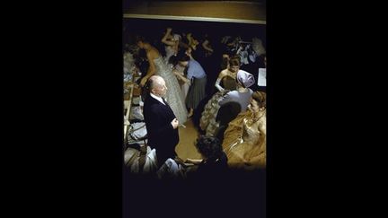 Christian Dior dans la cabine.
 (Time &amp; Life Pictures/Getty Images.)