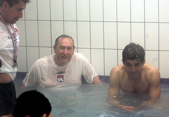 Gérard Houllier et Juninho après le titre acquis en 2006 (TEAMSHOOT)