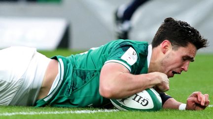 Joey Carbery a inscrit le premier essai irlandais face à l'Italie, dimanche 27 février, à l'occasion de la 3e journée du Tournoi des six nations. (PAUL FAITH / AFP)